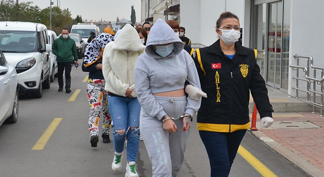 Fuhuş şebekesi lideri, kadınları evlilik vaadiyle kandırmış