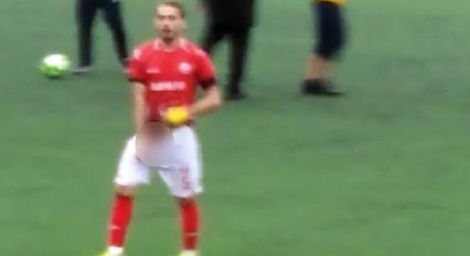 Futbolcunun sahadaki çirkin hareketine soruşturma