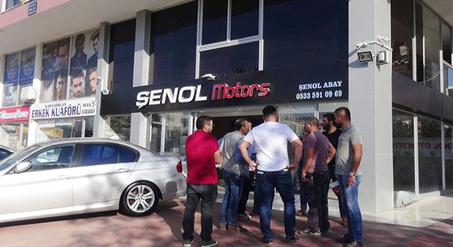 Galeriden lüks otomobil çalındı