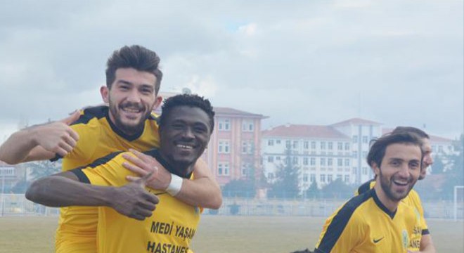 Ganalı stoper takıma çabuk alıştı