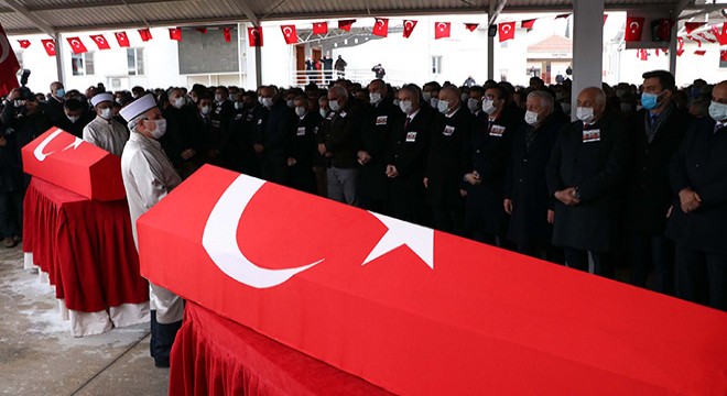 Gara şehitleri Müslüm Altıntaş ve Adil Kabaklı toprağa verildi