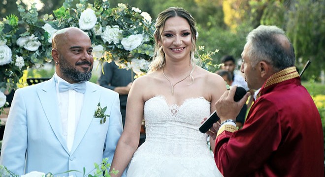 Gazeteci Özel, Antalya'da evlendi
