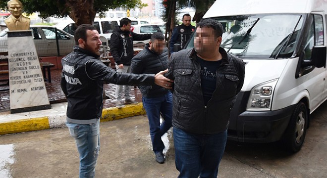 Gazetecilere: Terörist miyim, ne çekiyorsunuz?