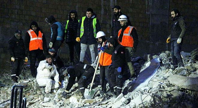 Gaziantep’te arama - kurtarma çalışmaları gece boyu devam etti