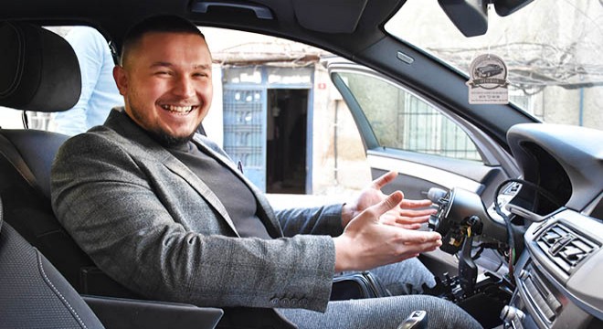 Gaziosmanpaşa'da otomobilin direksiyonu çaldılar