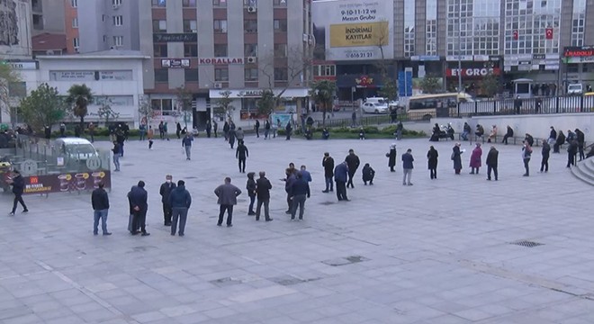 Gaziosmanpaşa da seyahat izni kuyruğu