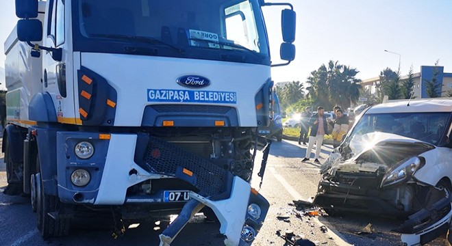 Gazipaşa'da kaza: 3 yaralı