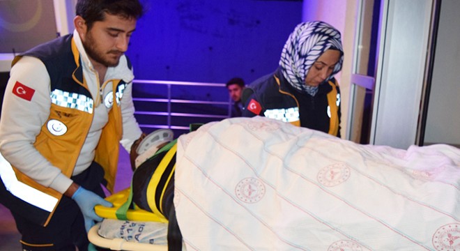 Gazipaşa'da tomruk yüklü kamyon devrildi: 1 yaralı