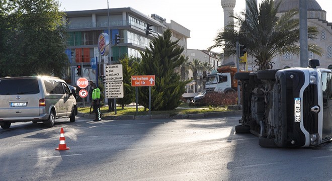 Gazipaşa da kamyonetle minibüs çarpıştı