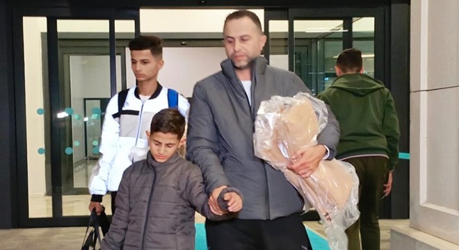 Gazze'den tahliye edilen 87 kişi Türkiye'ye getirildi