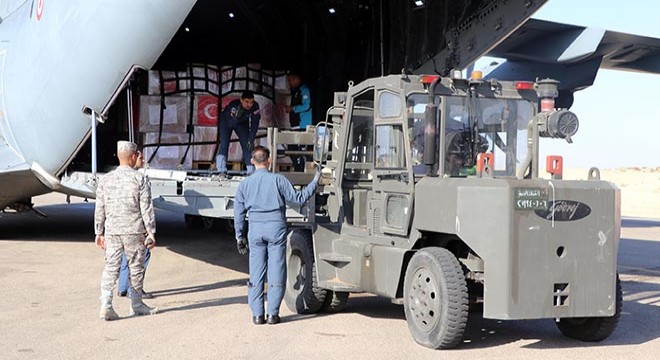 Gazze'ye askeri uçakla 1,5 ton ilaç ve tıbbi malzeme götürüldü