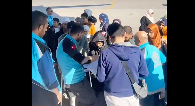 Gazzeli 102 hasta ile 105 refakatçi Ankara'ya getiriliyor
