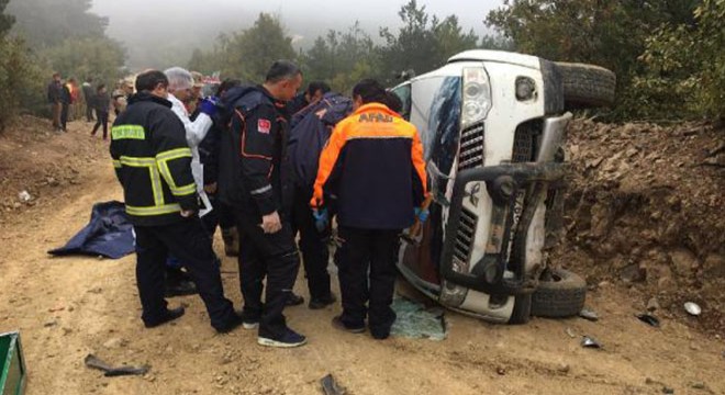 Gece devrilen kamyonet sabah fark edildi: 1 ölü, 1 yaralı