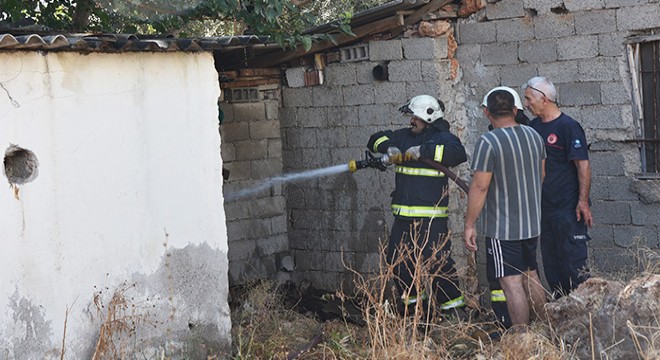 Gecekondudaki yangın, kısa sürede söndürüldü