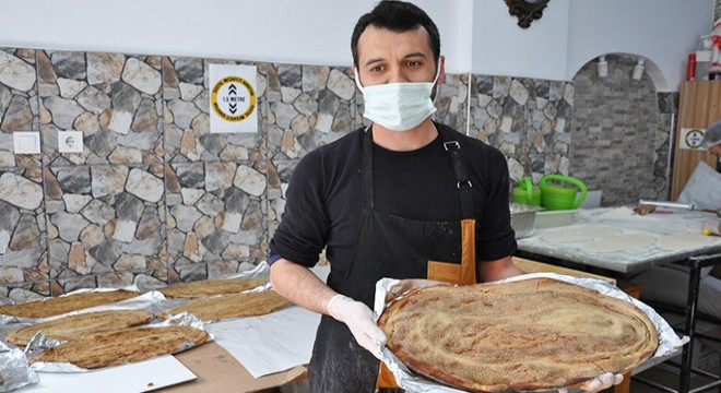 Geleneksel tahinli pide ramazan sofralarına lezzet katıyor