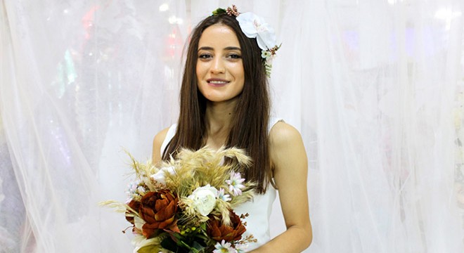 Gelin adaylarının gözdesi ıslak laleli buket