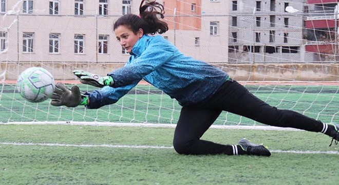 Gelinlik yerine forma giyen kızlar, namağlup şampiyon oldu