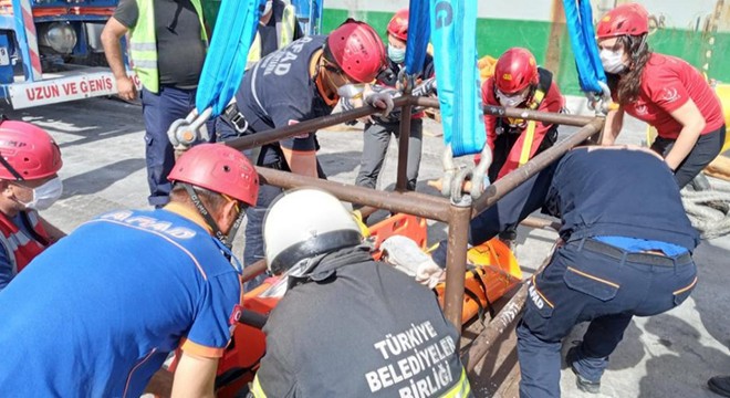 Gemi ambarına düşen gemici yaralandı