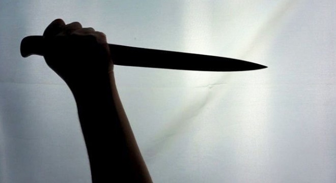Genç kadın, evine misafirliğe gelenleri bıçakladı