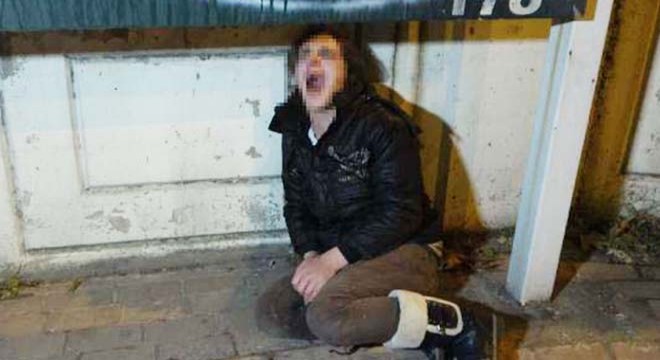Genç kadını dövüp, araçtan attı