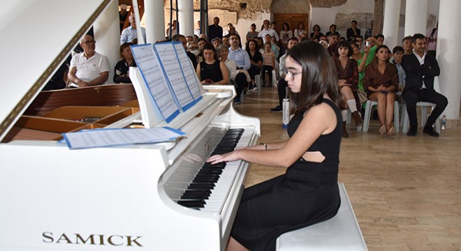 Genç piyanistler Eğirdir de konser verdi