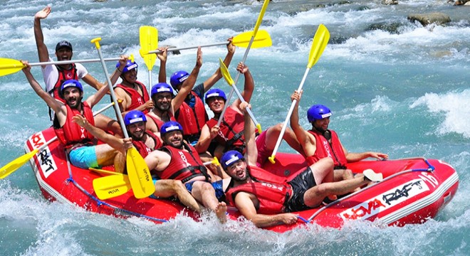 Gençlerin rafting heyecanı