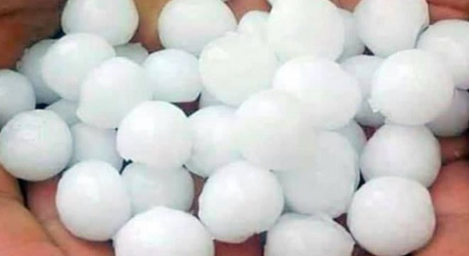 Gercüş'te dolu yağışı hayatı olumsuz etkiledi
