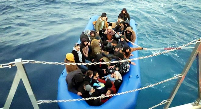 Geri itilen 65 kaçak göçmen kurtarıldı