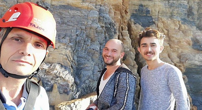 Geziye gittikleri mağarada mahsur kaldılar