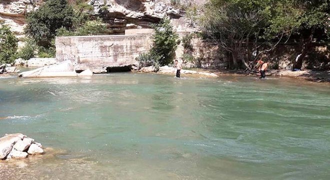 Girdiği gölette kayboldu