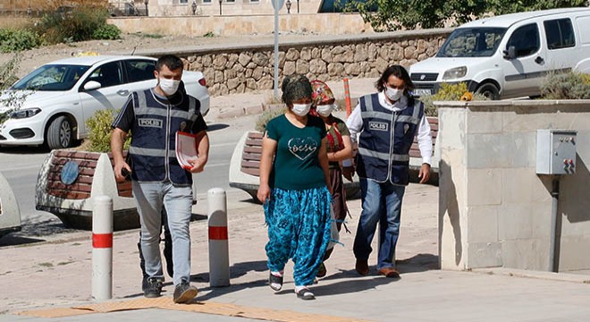 Girdikleri evden para çalan 2 kadın, yakalandı