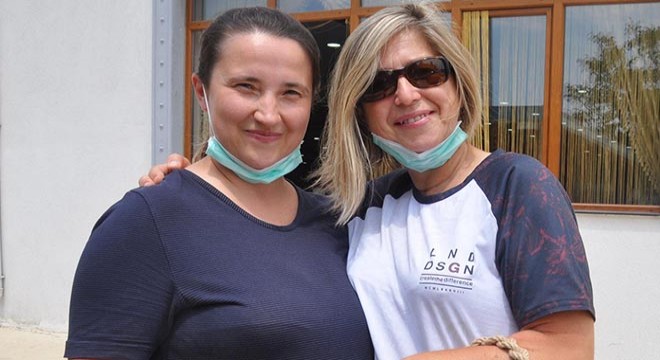 Girişimci kız kardeşler ilk lavanta hasadını muhtarlara dağıttı