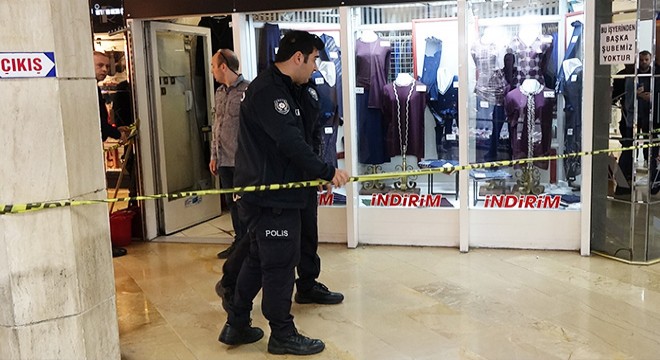 Asma kilitli iş yerinde ölü bulundu