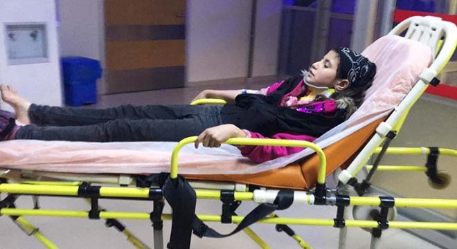 Göçmenleri taşıyan minibüs devrildi: 11'i çocuk 21 yaralı