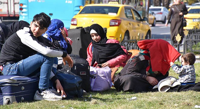 Göçmenlerin İstanbul'dan Edirne'ye gidişleri sürüyor