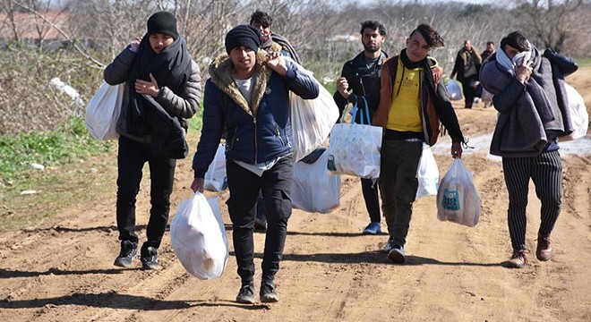 Göçmenlerin Yunanistan sınırında bekleyişi 19'uncu gününde