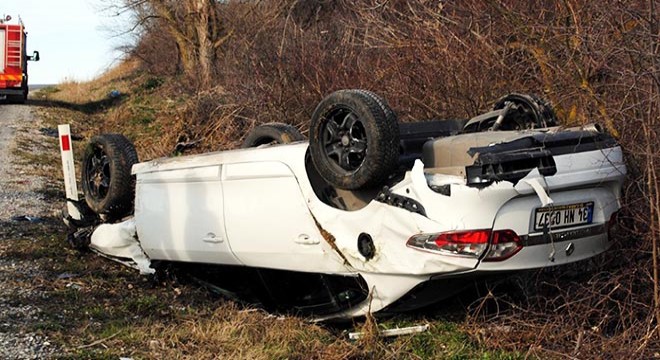 Göçmenlerin bulunduğu araç takla attı: 8 yaralı