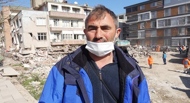 Göçük altında 2 saat kaldı, çıkınca komşularını kurtardı