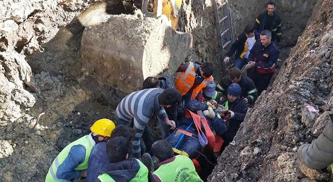 Göçük altında kalan 2 işçiyi itfaiye kurtardı