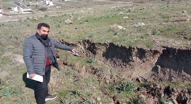 Göçüklerden korkan mahalleli, bilimsel araştırma istiyor