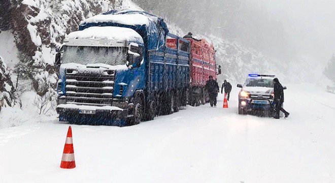 Gökçebel'de mahsur kalan 32 kişiye jandarma yardım etti