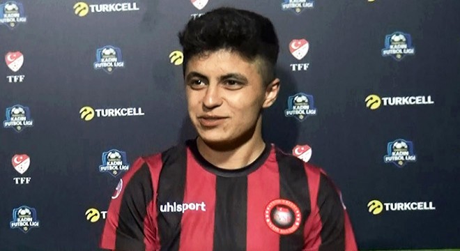 Gol kraliçeliği yarışında Zelal 3 golle zirvede