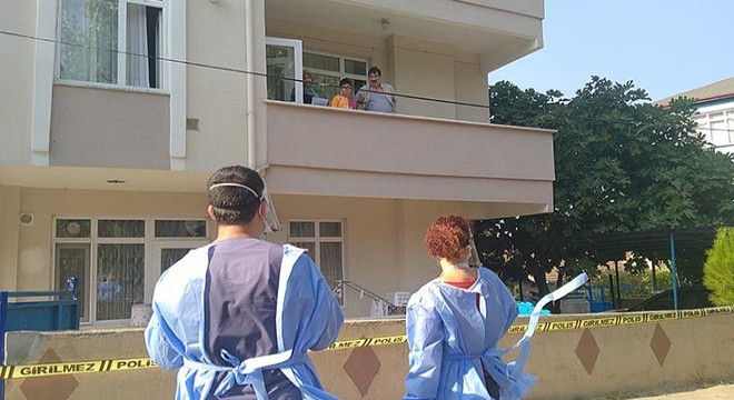 Gölcük’te 4 katlı apartman karantinaya alındı