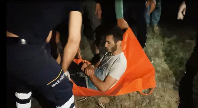 Gölet kenarında bataklığa saplandı, 4 saatte kurtarıldı