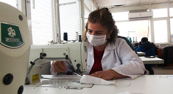 Gönüllüler, maske üretimi için seferber oldu