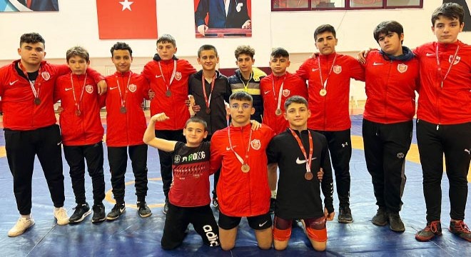 Grekoromen şampiyonu Kepez