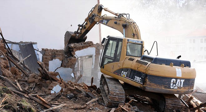 Gümüşhane'de metruk binaların yıkımı tamamladı