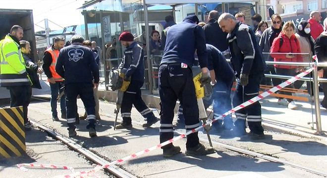 Güngören'de tramvay raydan çıktı