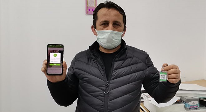 ‘HES kodu’ için pratik anahtarlık tasarladı