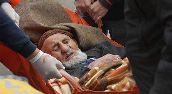 Haber alınmayan yaşlı adam, evinde bitkin halde bulundu
